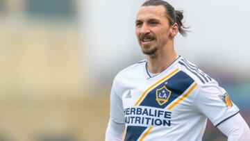 Zlatan Ibrahimovic cumple 37 años, el "Diós del Fútbol" no ha dejado de lado su forma de ser y siempre nos sorprende dentro y fuera de las canchas.