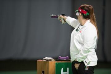 La tiradora mexicana en pistola de aire llegó a ubicarse en el primer lugar de su prueba, sin embargo, al final un mal tiro la dejó fuera del podio.