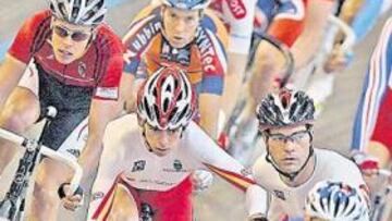 <b>COMPENETRADOS. </b>Llaneras recibe el relevo de Gálvez. La pareja ya suma dos oros y dos platas.