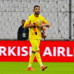 El Marsella golea al Sporting en una tarde para olvidar de Adán