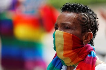 An attendee listens to speakers voice their support for gay pride and black lives matter movements in New York City, New York, U.S., June 25, 2020. REUTERS/Lucas Jackson
