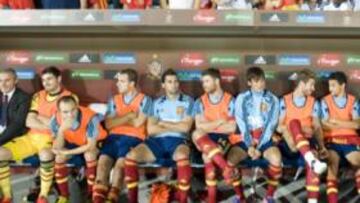 <b>BANQUILLO DE LUJO. </b>Del Bosque dejó en el banquillo a titulares habituales como Casillas, Iniesta, Arbeloa, Xabi Alonso, Silva, Ramos, Jordi Alba y Xavi.