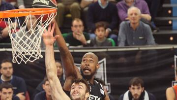 Gladness anota ante Doornekamp.