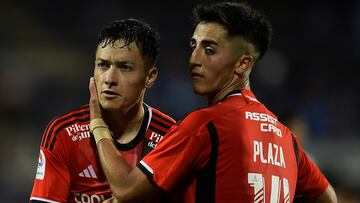 Futbol, Liverpool vs Colo Colo.
Partido amistoso 2024.
El jugador de Colo Colo Cristian Zavala, izquierda, celebra con Diego Plaza su gol contra contra Liverpool durante el partido amistoso realizado en el estadio Luis Franzini.
Montevideo, Uruguay.
22/01/2024
Dante Fernandez/Focouy/Photosport
Football, Liverpool vs Colo Colo.
Friendly macth 2024 .
Colo Colo’s olo Colo’s player Cristian Zavala, left, celebrates with Diego Plaza afer scoring scores against Liverpool during a friendly match at the Luis Franzini stadium.
Montevideo, Uruguay.
22/02/2024
Dante Fernandez/Focouy/Photosport