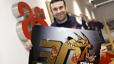 23/11/21 VISITA REDACCION DIARIOAS TONI BOU PILOTO TRIAL 30 TITULOS CAMPEON DEL MUNDO REPORTAJE ENTREVISTA