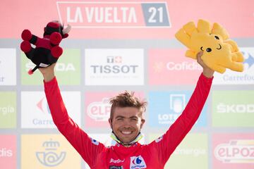 Odd Christian Eiking celebra que sigue con el maillot rojo. 