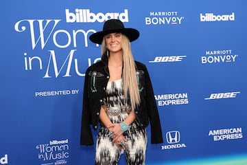 Lainey Wilson durante los Billboard Women in Music Awards.