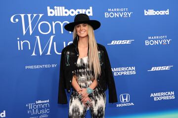 Lainey Wilson durante los Billboard Women in Music Awards.