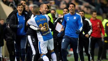 GRAF1520. VILLARREAL (CASTELL&Oacute;N), 10/01/2018.- El centrocampista franc&eacute;s del Legan&eacute;s, Nabil El Zhar, celebra con su entrenador, Asier Garitano, tras marcar el primer gol del equipo ante el Villarreal, durante el partido de vuelta de o