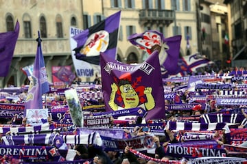 Miles de personas, seguidores y representantes políticos y del mundo del fútbol dieron hoy su último adiós a Astori.