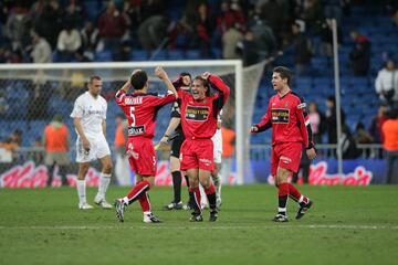 El Valladolid, que estaba en Segunda, eliminó al Real Madrid en octavos aquel año. En la ida en Pucela el partido terminó empate a 0 y en la vuelta Xavi Moré consiguió el 1-1 que clasificó a los pucelanos