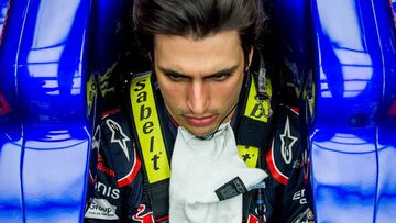 Carlos Sainz subido en el Toro Rosso en China.