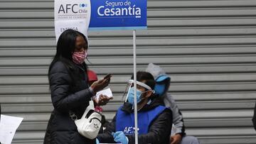 Santiago 29 Mayo 2020
Cientos de personas sin empleo hacen tramites en las oficinas de AFC. El desempleo a aumentado por la pandemia de coronavirus.
Marcelo Hernandez/Aton Chile
