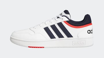 Consigue estas Adidas Hoops blancas para hombre por menos de 40 euros, están disponibles en Amazon.