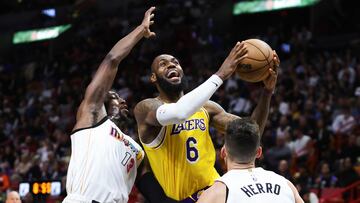 MIAMI, FLORIDA - DECEMBER 28: LeBron James #6 of the Los Angeles Lakers goes to the basket against Bam Adebayo #13 and Tyler Herro #14 of the Miami Heat during the fourth quarter of the game at FTX Arena on December 28, 2022 in Miami, Florida. NOTE TO USER: User expressly acknowledges and agrees that, by downloading and or using this photograph, User is consenting to the terms and conditions of the Getty Images License Agreement. Megan Briggs/Getty Images/AFP (Photo by Megan Briggs / GETTY IMAGES NORTH AMERICA / Getty Images via AFP)