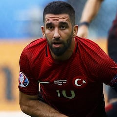 Arda es expulsado de Turquía y dice que se retira de la selección