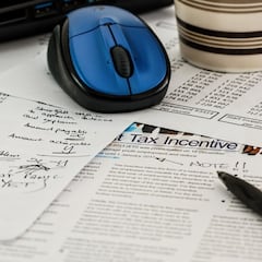 ¿Cuánto cobra un auxiliar administrativo del sector público y cuál es su sueldo según su grupo?