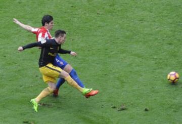 Gameiro preparado para disparar y marcar su primer hat-trick como rojiblanco. 1-4