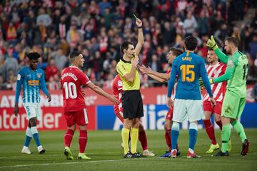 El VAR rectificó al árbitro y señaló penalti en una falta de Oblak a Stuani que De Burgos Bengoetxea había visto fuera del área.
 

 
 