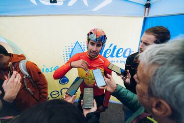 Felipe Orts atiende a los medios el día previo a la carrera de Copa del Mundo en Benidorm.