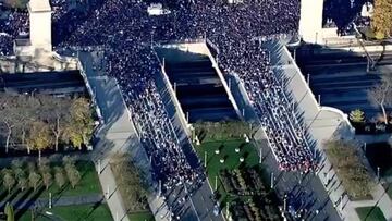 Locura total en Chicago durante el desfile de los Cubs