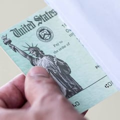 Cheque $1200 en USA: primeros beneficiarios y cuándo se recibe el dinero en el banco