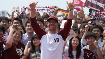 Podolski vuelve al Colonia, pero no como jugador...