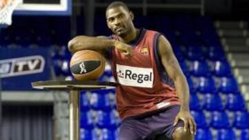 <b>RODILLA.</b> Una lesión en la rodilla izquierda impedirá a Mickeal jugar el primer partido de la Euroliga.