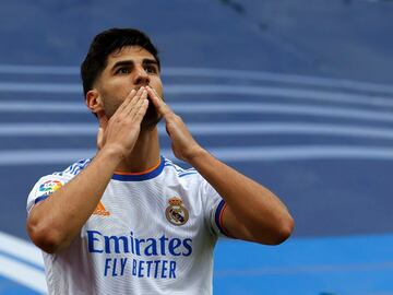 Asensio lanza un beso tras marcar en el Santiago Bernabéu.