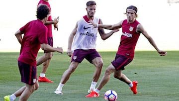 El Atlético se entrena en el Calderón de cara al incio de liga