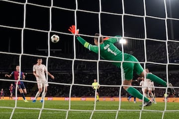 3-1. Doblete de Raphinha. Gran jugada individual del brasileño que realiza la diagonal hacia dentro y, ante la oposición de Dayot Upamecano y Raphaël Guerreiro, dispara con la derecha, al palo largo de Manuel Neuer, para anotar el tercer tanto.