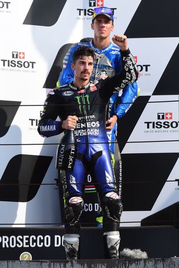 Maverick Viñales en el podio del Gran Premio Emilia Romagna. 