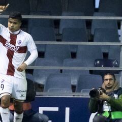 Juan Camilo ‘Cucho’ Hernández marca doblete y deja líder al Huesca en la segunda de España