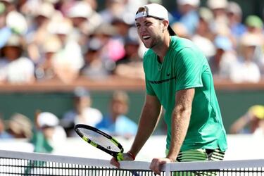 Federer and Wawrinka set all-Swiss final at Indian Wells