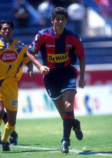 El jugador rumano llegó al futbol mexicano proveniente del Villarreal. Jugó con el Atlante entre 1996 y 1998  