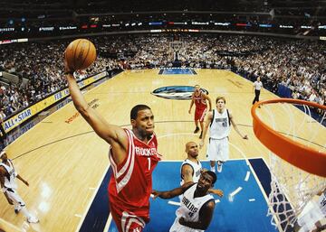 T-Mac is another NBA great who never got his hands on a championship ring. He began his NBA career at the Toronto Raptors, but it was at the Orlando Magic that he exploded into a franchise player and proved himself to be a generational talent. In four seasons with the Magic, he never went below an average of 25 points per game, peaking at 32.1. Twice the league’s highest scorer, a seven-time All-NBA Team member and an All-Star on seven occasions, McGrady was inducted into the Hall of Fame in 2017.