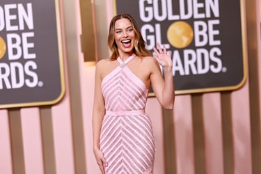 Margot Robbie, nominada por su papel en Babylon, a su paso por la alfombra roja.