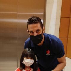 Koke recibe la carta de la niña que se hizo viral en Twitter, y le da un regalo de lo más especial