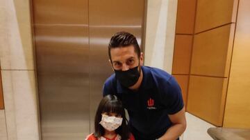 Imagen de Martina junto a Koke.