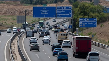 Varios vehículos en la autovía A5, a 24 de julio de 2024, en Madrid (España). Con motivo de la celebración de la festividad de Santiago, mañana 25 de julio, en las comunidades de Cantabria, Galicia, Madrid, Navarra y País Vasco y la proximidad del fin de semana, la Dirección General de Tráfico establece un dispositivo especial para dar seguridad y fluidez a los casi 7,5 millones de desplazamientos de largo recorrido previstos por carretera. El dispositivo comienza a las 15:00 horas de hoy y finaliza a la medianoche del domingo 28 de julio.
24 JULIO 2024;PIXELADA
Alberto Ortega / Europa Press
24/07/2024