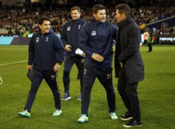 Saludo de Pochettino y Simeone. 