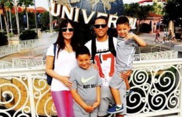 Adriano Correia con su familia en el Universal Studios.