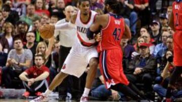 LaMarcus Aldridge ante Nene Hilario.