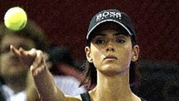 <b>HABRÁ MODELOS</B>. Las modelos volverán a ser las recogepelotas en el partido estrella del día.