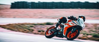 ¡Al alcance de todos! Así es la KTM RC 200 2022, inspirada en el Grand Prix