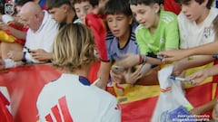 El curioso momento de Marcos Llorente con un niño que llevaba la camiseta del Madrid