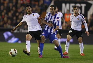 En la 2014/15 llegó al Deportivo de la Coruña donde fue parte importante de la plantilla de Víctor. Como blanquiazul ha disputado 25 partidos y ha anotado 2 goles. 