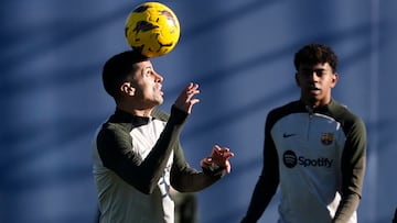 GRAFCAT7464. SANT JOAN DESPÍ (BARCELONA), 15/12/2023.- El jugador del FC Barcelona João Cancelo durante el entrenamiento que el equipo azulgrana ha realizado en la ciudad deportiva Joan Gamper para preparar el partido de LaLiga que mañana disputarán ante el Valencia CF. EFE/Alejandro García