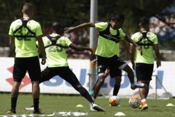 Nacional prepara su partido ante Coritiba en busca de la semifinal