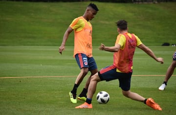 La Selección Colombia sigue su preparación en Milan pensando ya en Egipto, rival al que enfrentará este viernes en Bérgamo, Italia, en partido amistoso previo a Rusia. Con un grupo de 24 jugadores, los dirigidos por Pékerman hicieron trabajo con balón.